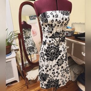 Size 6 Misses Black And White Floral Print Strapless Cocktail Dress